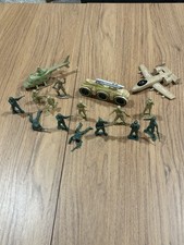 Plastic Army Men Toy Lot Green Soldiers Helicopter Jet Military Figures d1