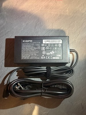 Acer-Laptopnetzteil mit 135 W (Modell PA-1131-16 / ADP-135KB T)
