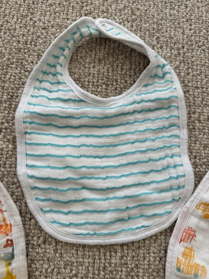 Pacote com 3 babadores Aden + Anais musselina turquesa e amarela - Imagem 4 de 4