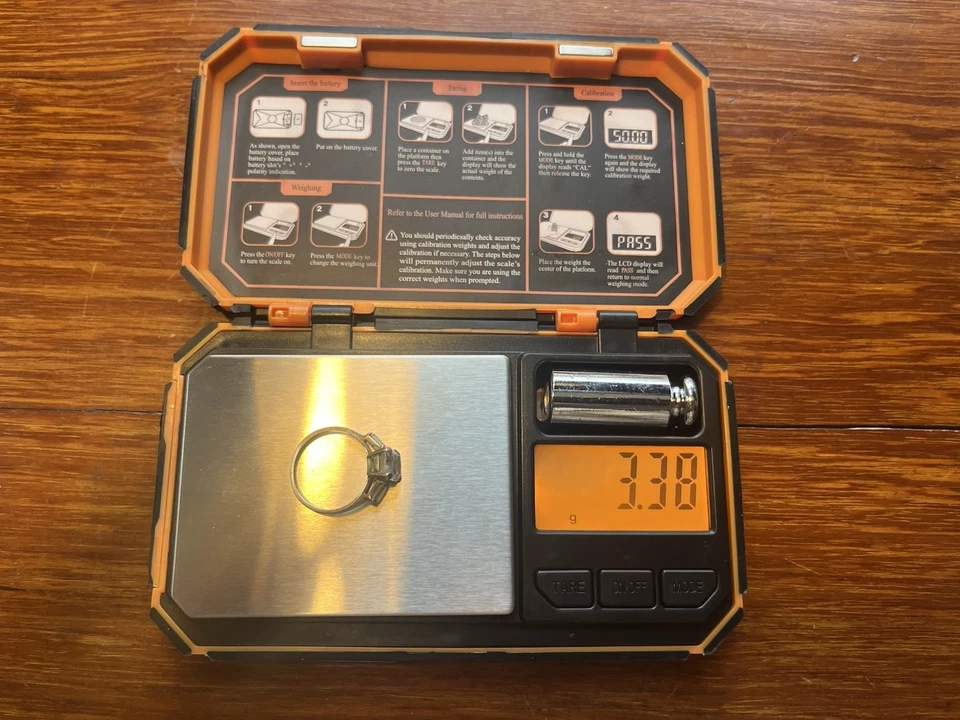 Кольцо из чистого золота 9 карат с клеймом и бесцветным камнем изумрудной огранки - 3,38 г - Изображение 4 из 4