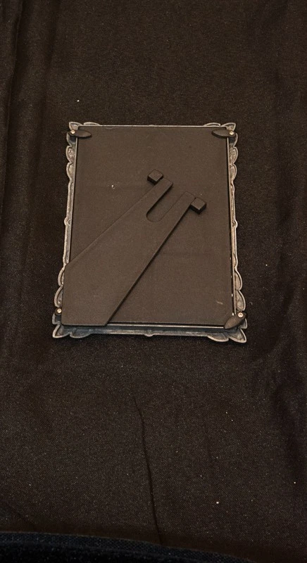 Marco de fotos Art Deco 4x6 de metal con diamantes de imitación Foto 2 de 2