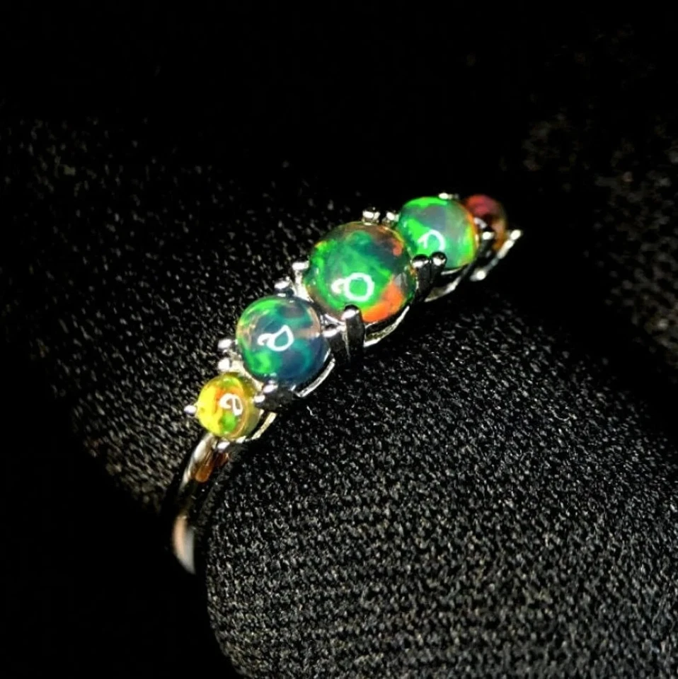 Anillo de compromiso de ópalo negro natural anillo de ópalo negro anillo redondo banda de ópalo de fuego Foto 3 de 4