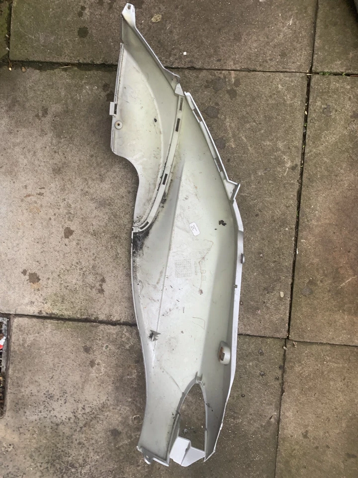 Piaggio FLY125 RIGHT Hand Side Rear Fairing Cover Panel 2004-2012 621987 125 - Image 4 of 4