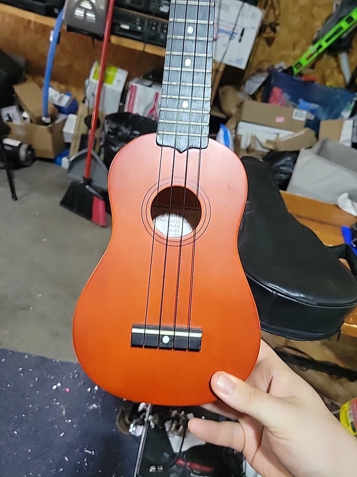 Johnson Traditional Soprano Ukulele UK-100 With Case - Image 2 of 4