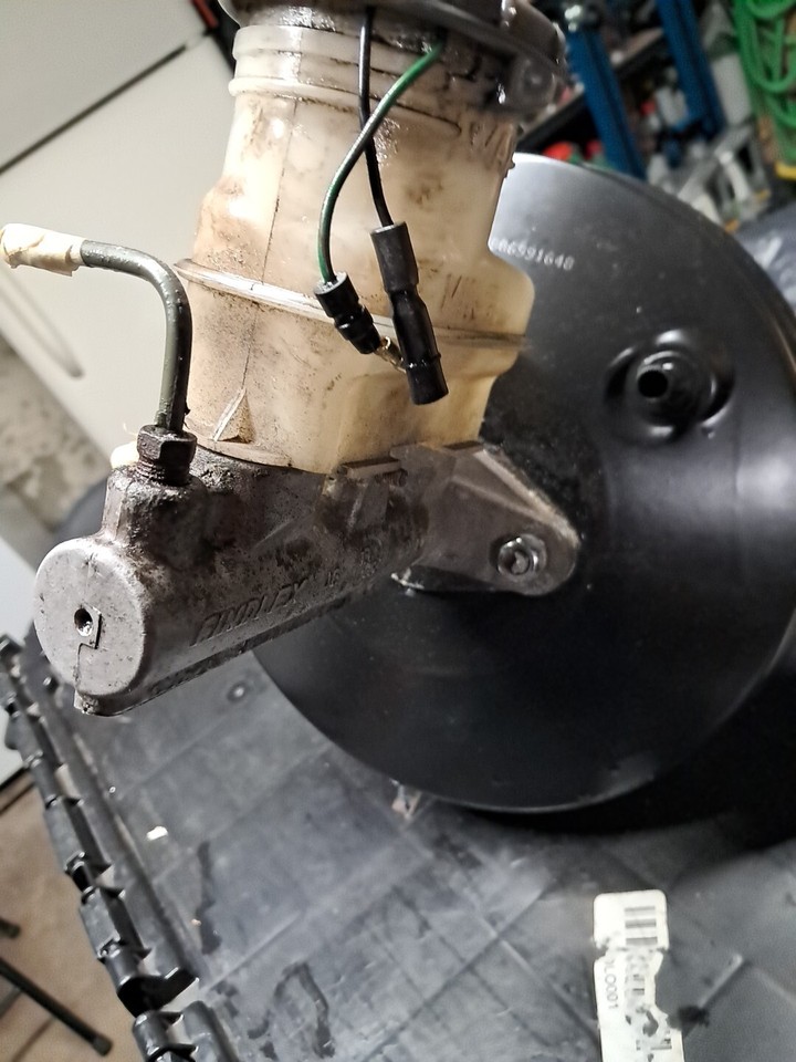 9600 Honda Civic Oem NONABS Vacuum Brake Booster w Master Cylinder