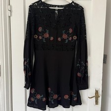 Forever 21 women’s floral embroidered mini black lace dress size small
