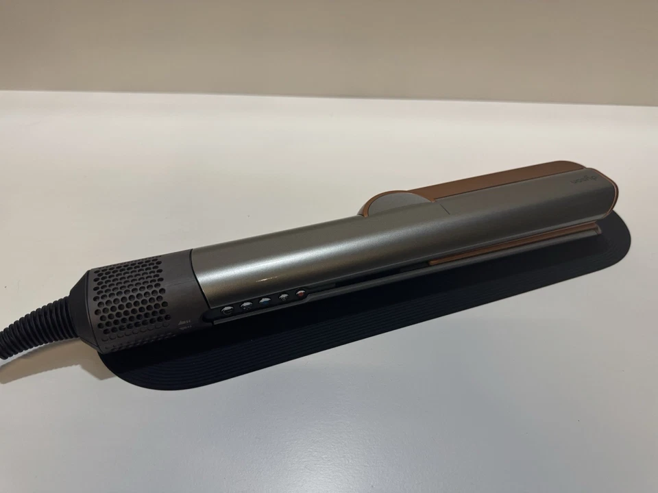 Piastra asciugacapelli Dyson Airstrait 2024 - Usato come Nuovo - Image 2 of 4