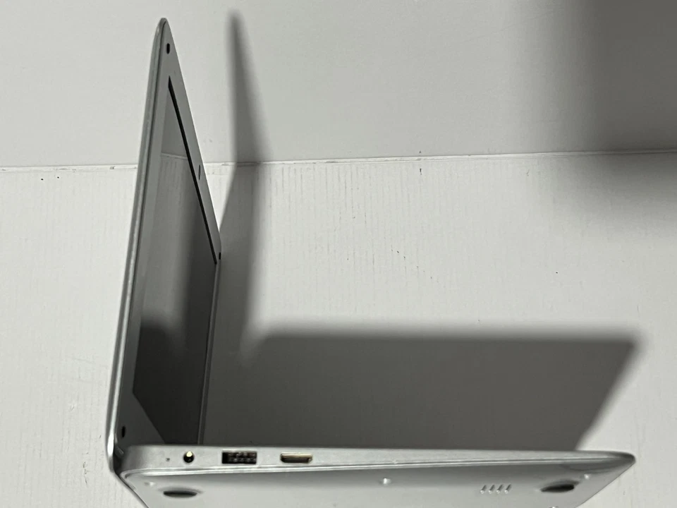 Fusion5 Lapbook T50 10.5" Screen 2gb  Laptop Spares / Repairs - Image 2 of 4