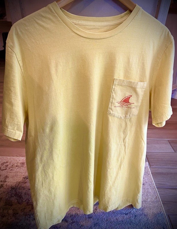 Margaritaville Fins Up Shirt Adult Size Large Shake Fin Pocket Yellow