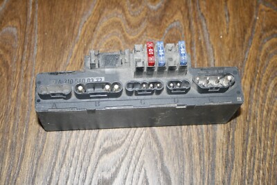 Mercedes W202 W210 FUSE RELAY BOX A2105400372