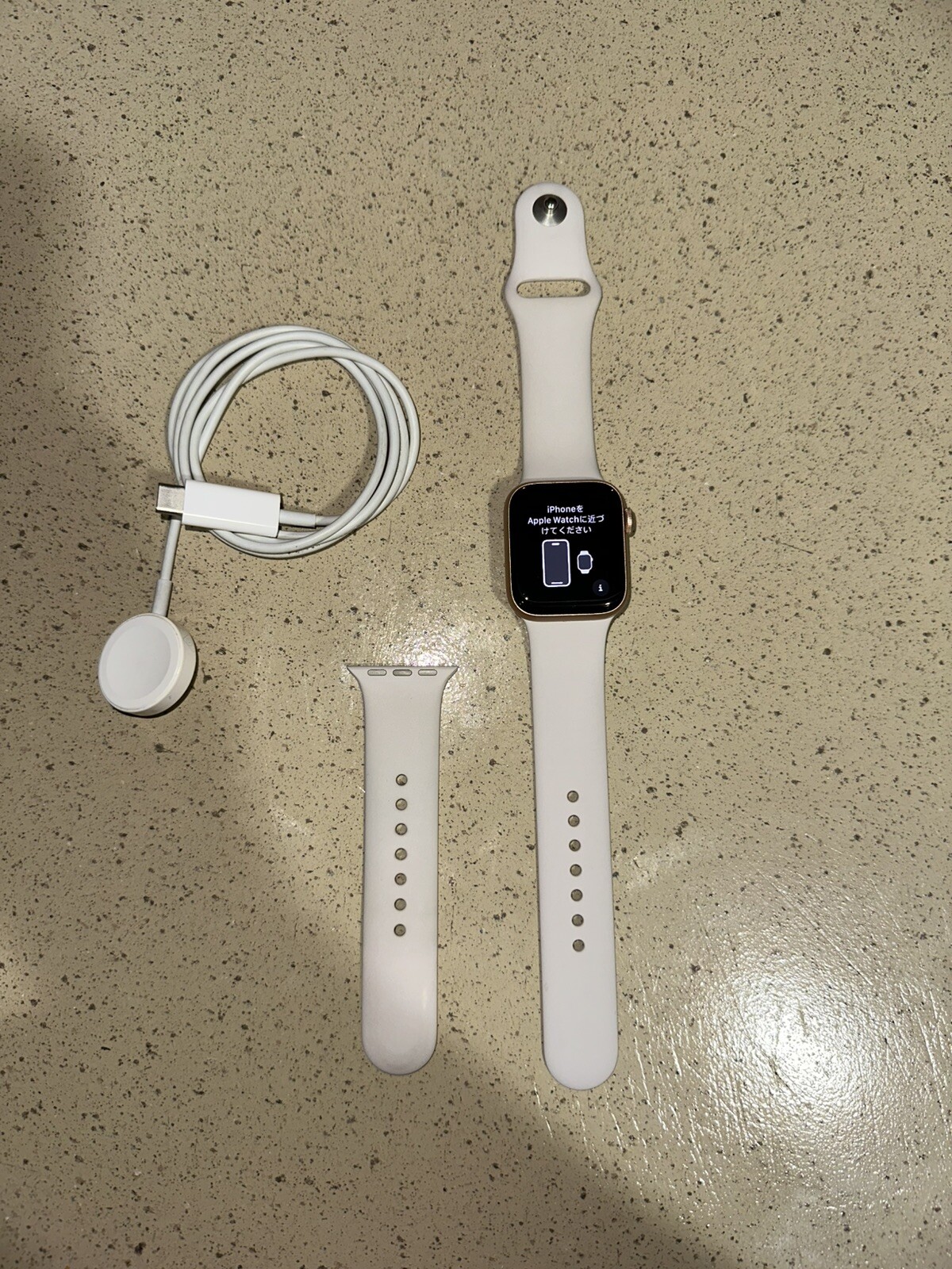 Apple Watch SE 40 mm Gold Aluminum with Pink Sand Loop GPS + LTE Cellular-image