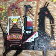 GIOVANI SPOSI DIPINTI SU VECCHIO PIATTO CERAMICA SARDA  piras mola loddo