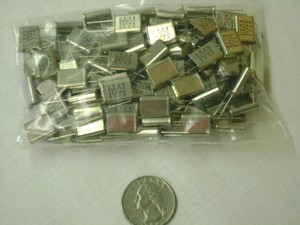 23-04-Mhz-Crystal-25pF-Lot-of-5-Radial-4-65-W-x-11-05-L-x-13-46-H