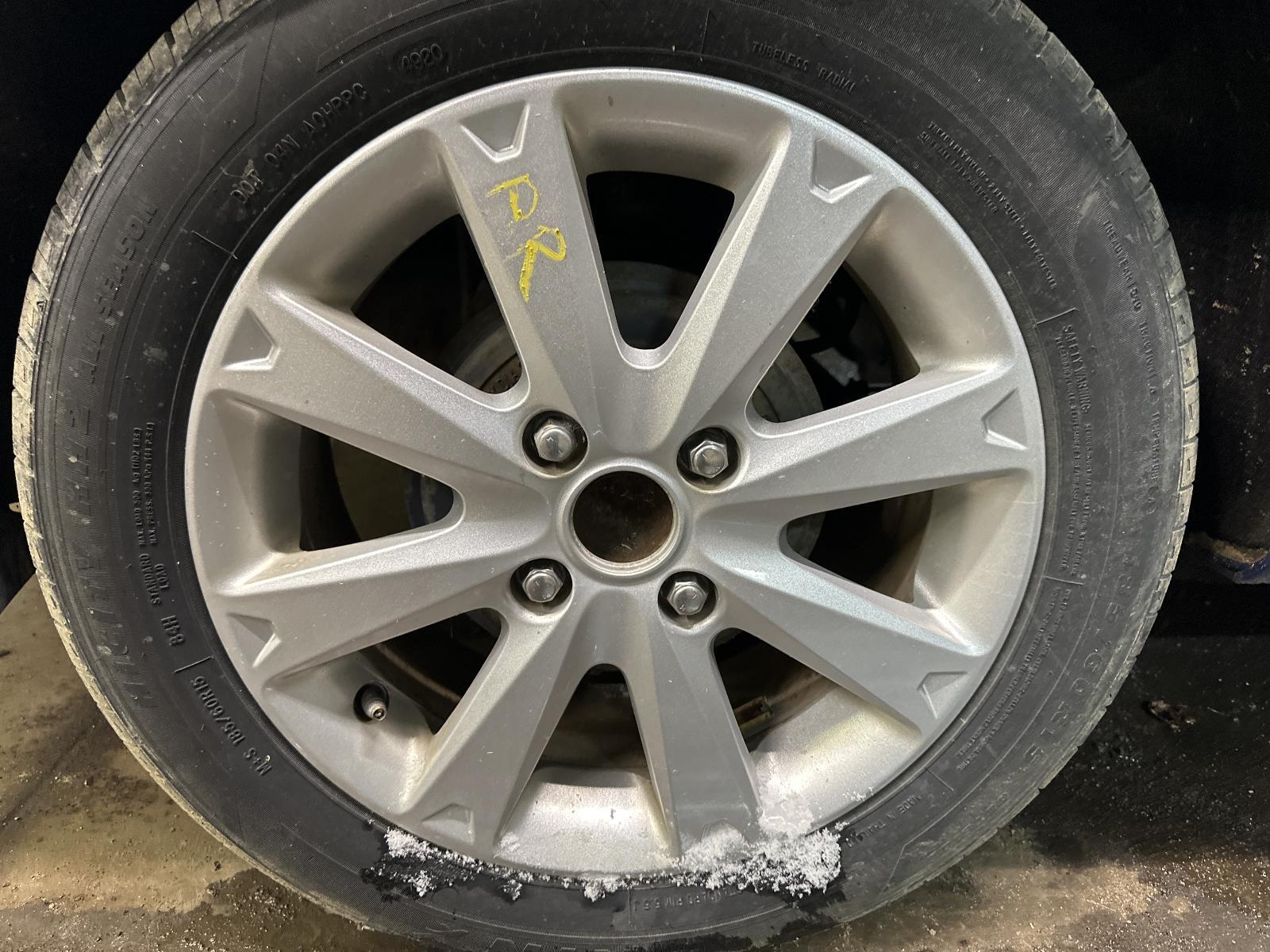 Used Wheel fits: 2011 Ford Fiesta 15x6 aluminum painted 8 spoke Grade A