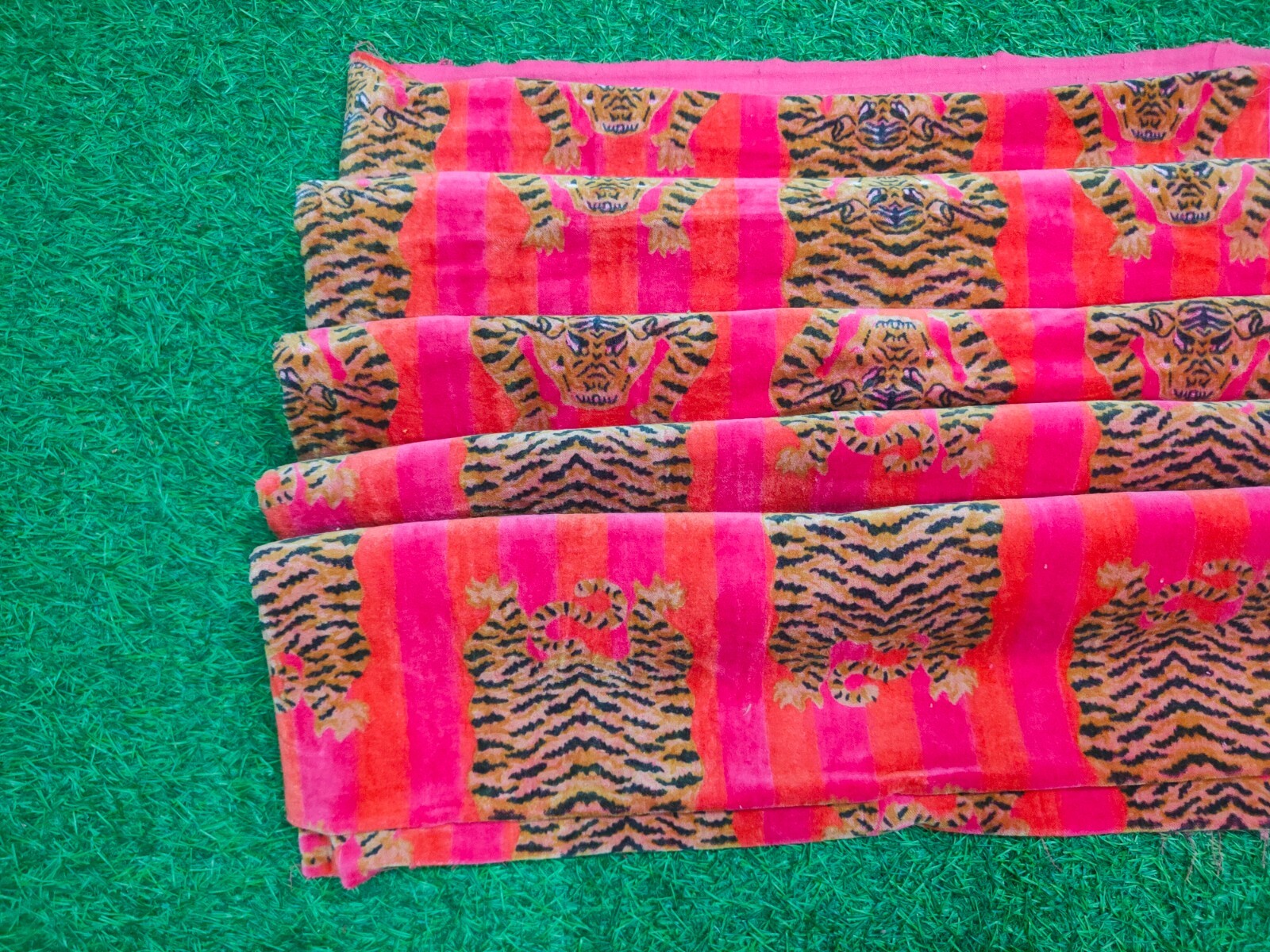 Luxury Soft Velvet Tiger Print Fabric Indian Dress Sewing Upholstery VelveFabric