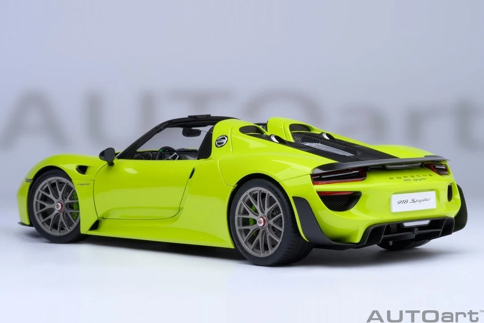 Porsche 918 Spyder Weissach Package 2013 Verde Modellino 1:18 Autoart - Immagine 2 di 4