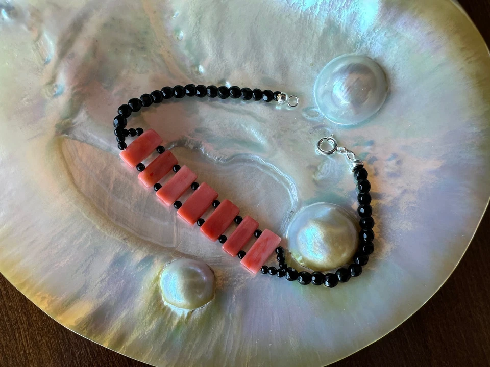 Bracciale a "listelli" di vero corallo rosso del mediterraneo e pallini di onice - Immagine 4 di 4