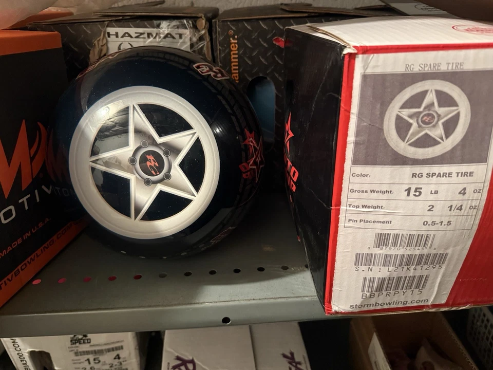 Bola de boliche transparente con neumático de repuesto Roto Grip de 15 lb Foto 2 de 2