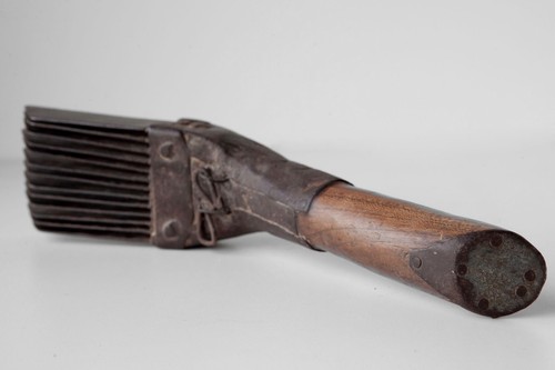 Antique Carpet Weaving Comb - Wood/ Metal - Picture 5 of 7