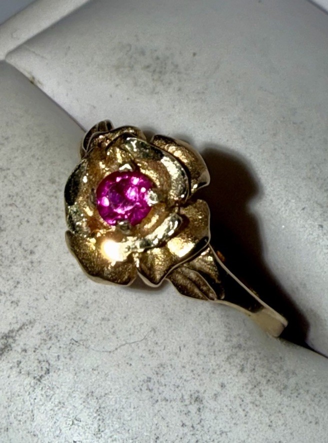 ESTATE Solid 10K Gold 3mm Round-Cut Ruby Flower R… - image 2