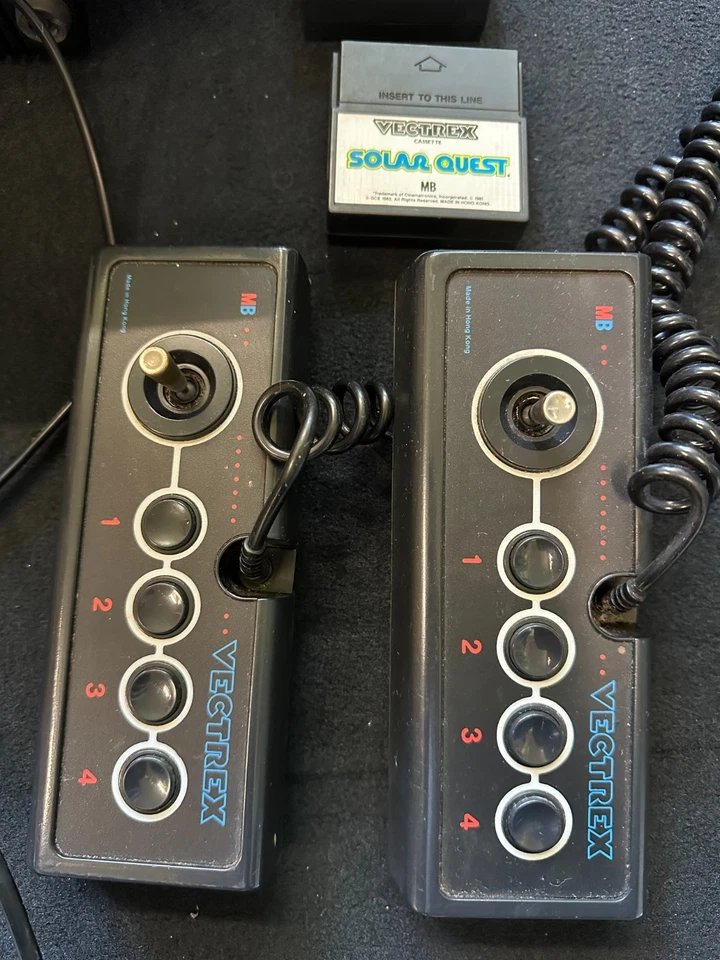 MB Vectrex GI 3000 Spielekonsole mit zwei Spielen und zwei Controllern - Bild 3 von 4