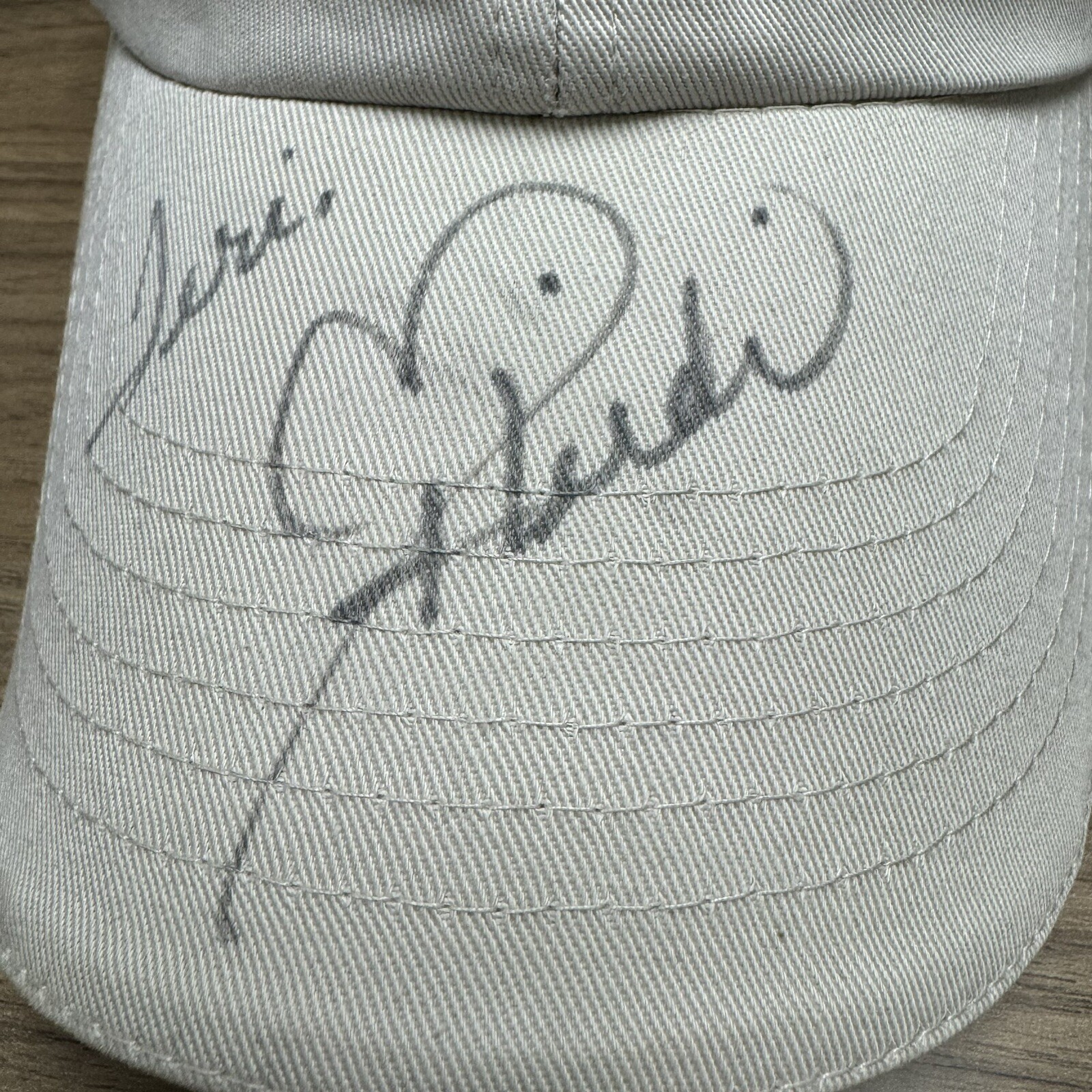 Cappello Berretto Trick Pony Beige Autografato Cinghia Regolabile