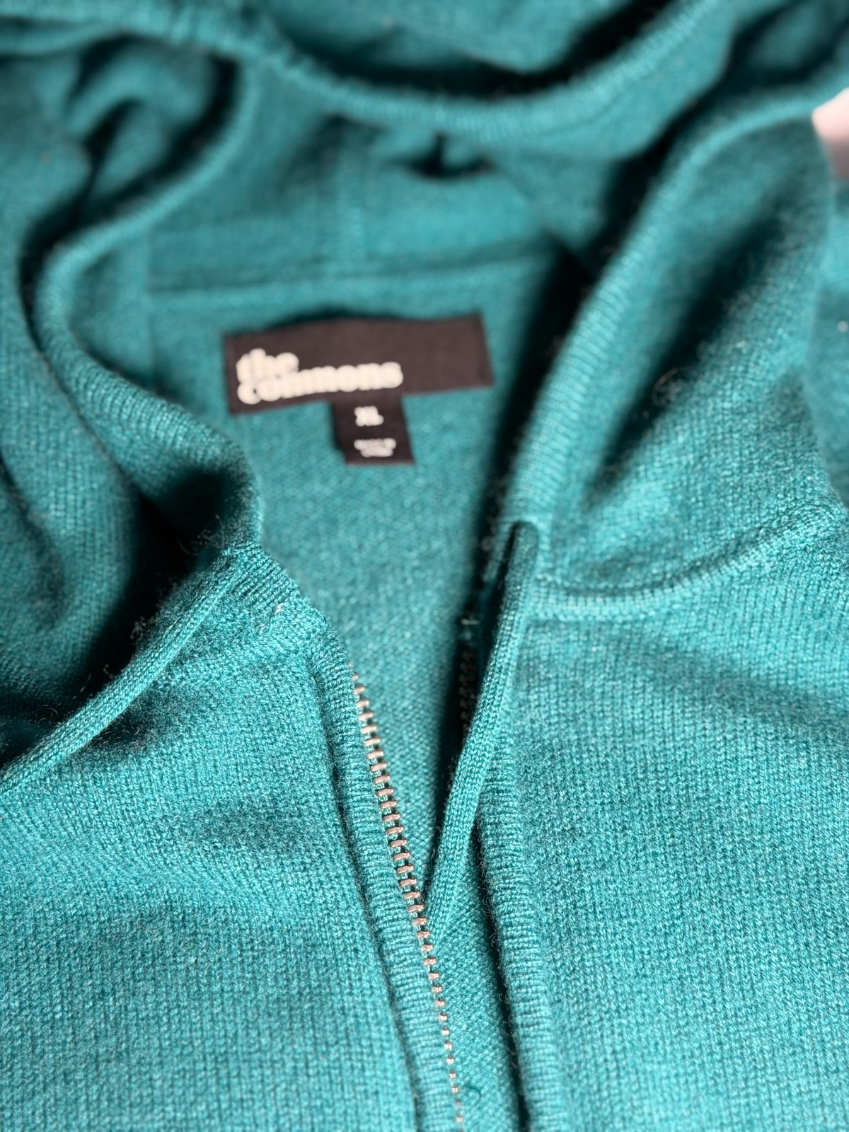 the commons Cashmere pull-over hoodie. Peacock green for St Patty'a Day! XL soft