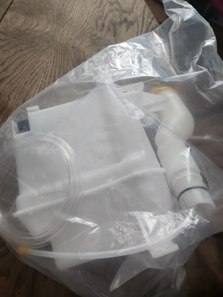 Washer Reservoir For 2009-2013 Subaru Forester with Cap filler and inlet Pump - Image 3 of 3