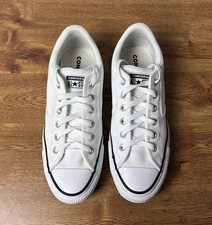 Converse All Star Chuck Taylor Canvas Low Top Men 9 / Women 11 Causal Sneaker