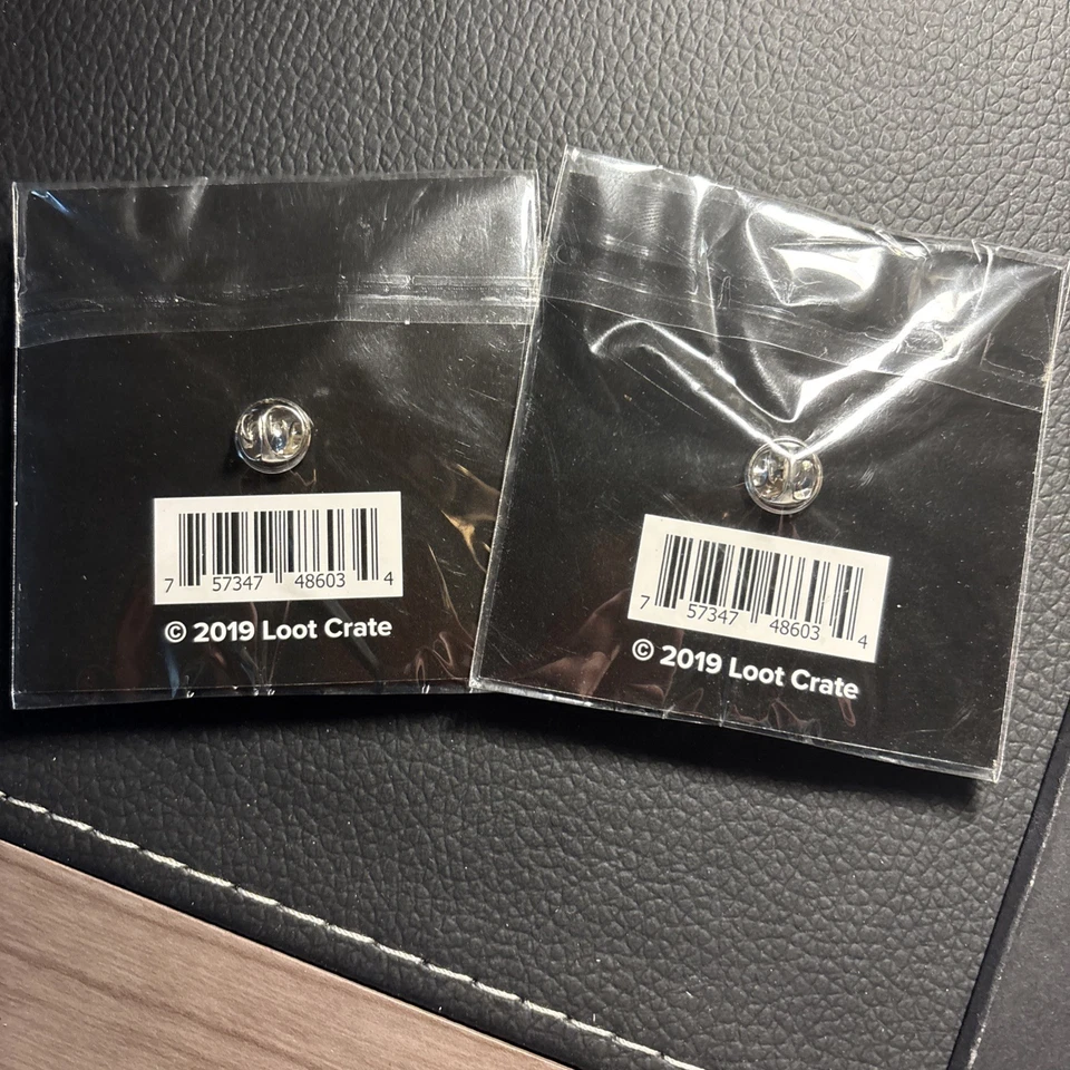 Juego de 2 prendedores coleccionables Zelda Red & Blue Treasure 2019 caja de juego de botín NUEVO Foto 2 de 4