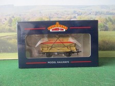 BACHMANN 14 TON TANK WAGON NO.38 'WAR OFFICE'. CAT NO,37-675Y