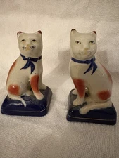 Fritz & Floyd Vintage Staffordshire Style Porcelain Cat On Pillow Bookends Pair