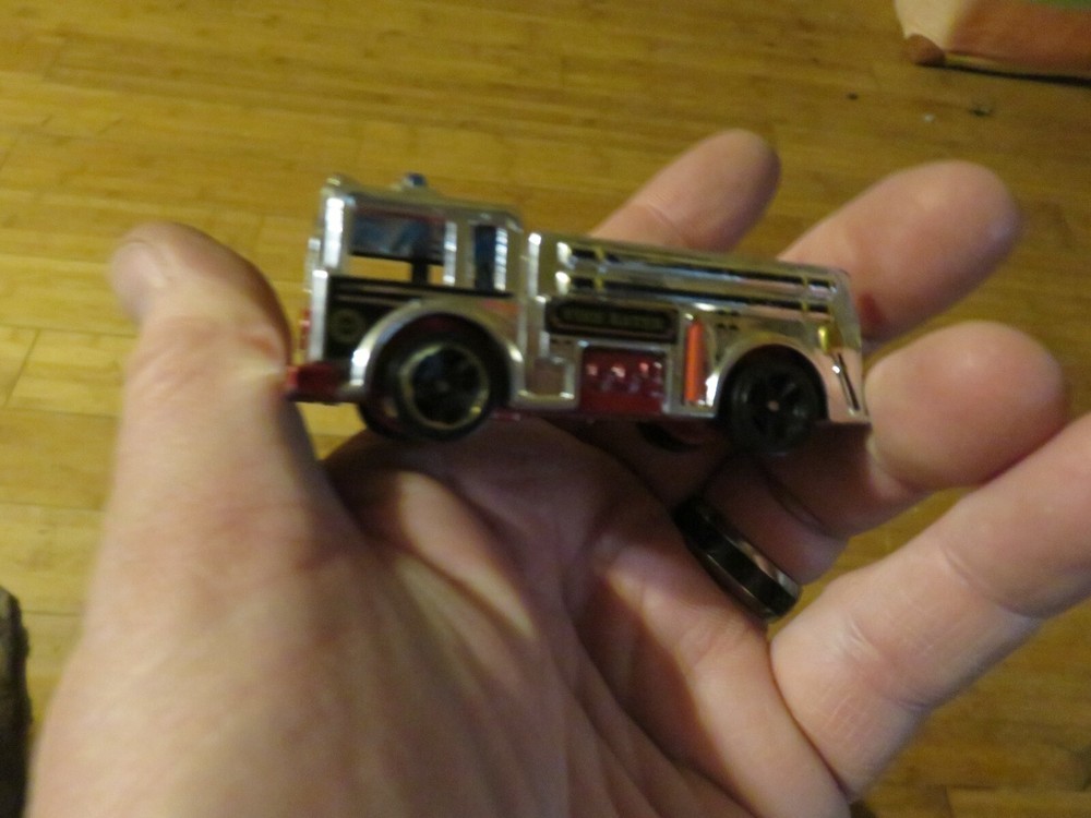 Fire Eater (Chrome) - HW City - Hot Wheels Basic Loose (2019)