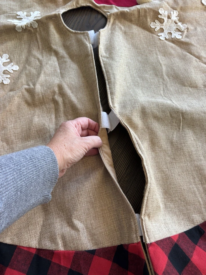 Christmas Tree Skirt Burlap Lined Santa Snowman Reindeer 46” Embroidered - Image 4 of 4