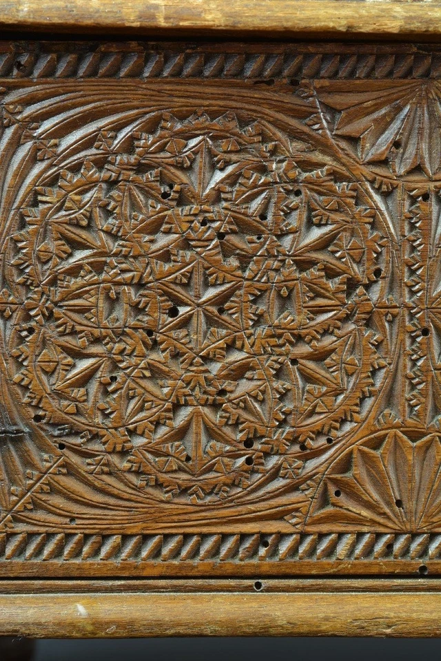 Ancien coffre de valeur Mariage Art Populaire 17 ème Queyras bois sculpté boite - Photo 4/4