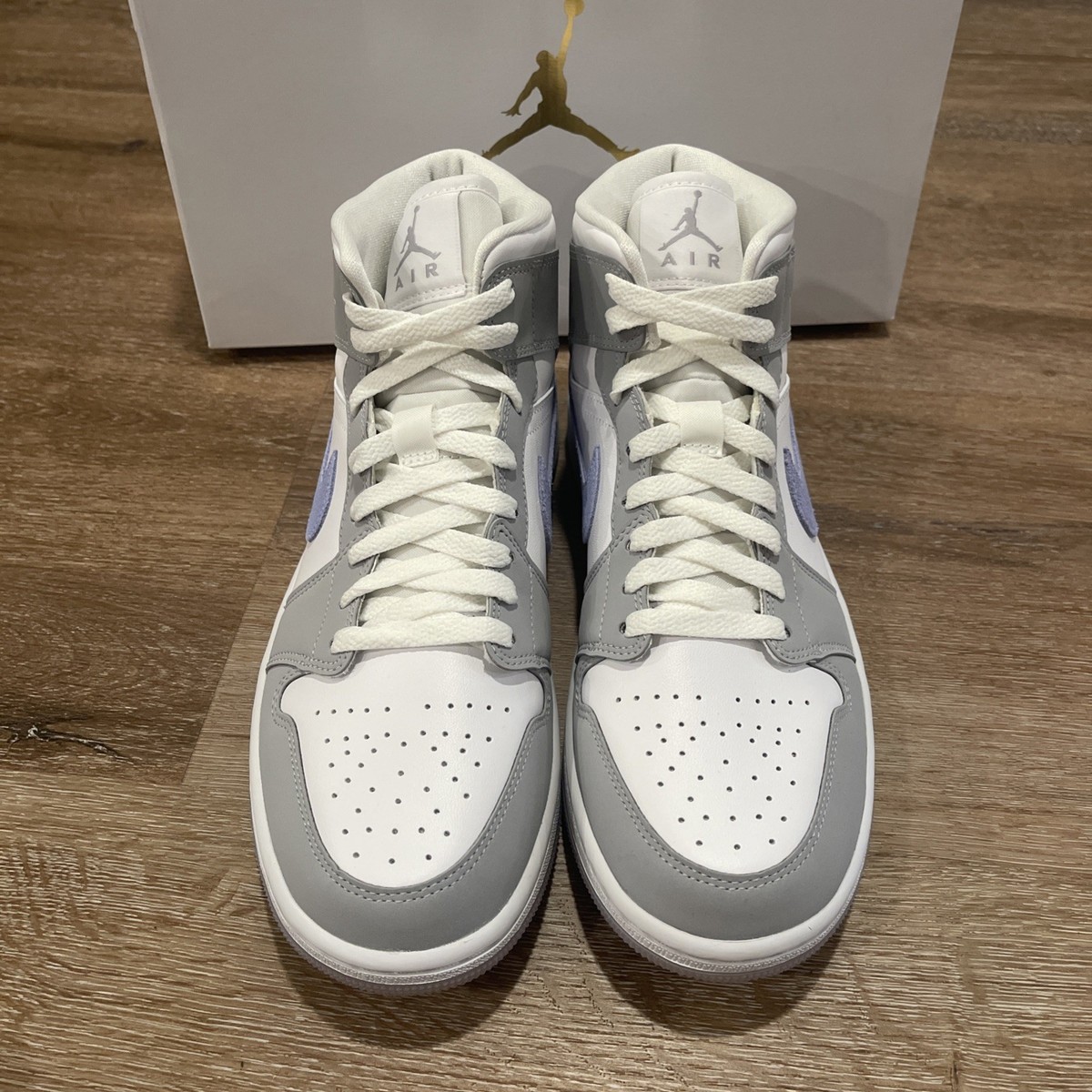 Air Jordan Wmns Air Jordan 1 Mid 'Wolf Grey Aluminum' BQ6472