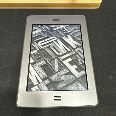 Amazon Kindle Touch D01200 eBook Reader 4th Gen 4GB Wi-Fi 6in