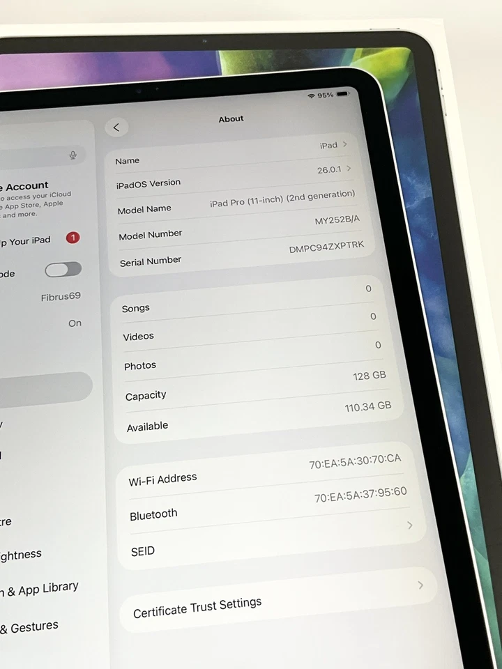 Apple iPad Pro 2nd Gen. 128GB, Wi-Fi, 11 in - Silver - See Description - Image 4 of 4