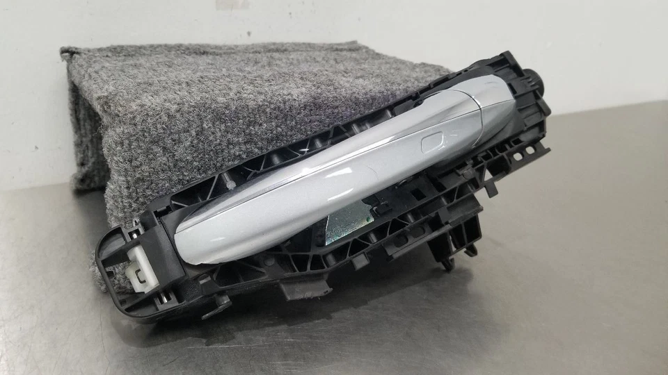 21 MERCEDES BENZ AMG GT43 X290 MANIJA PUERTA EXTERIOR DELANTERO IZQUIERDO CONDUCTOR PLATEADO Foto 4 de 4