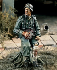 1/35 Resin Figure Model Kit WWII Wounded German Soldier Unassembled Unpainted