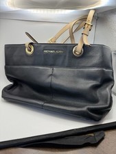 Borsa Michael Kors Medium Jet Set in pelle nera con ciottoli.
