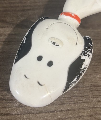 Vintage 1970 Avon Peanuts Snoopy 5.5" Children's Hair Brush White United Feature - Picture 2 of 6