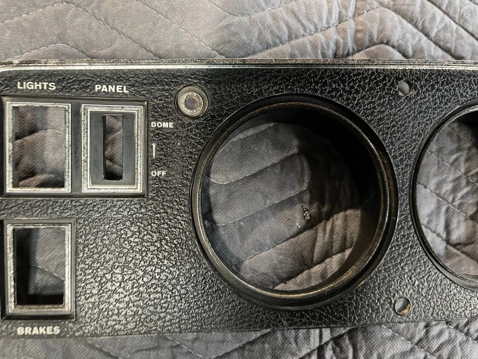 Cargador Rallye 1970 tablero bisel muy bonito necesita menor esquina derecha fijación carrocería B 70 Foto 3 de 4