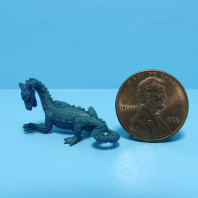 Dollhouse Miniature Plastic Rubber Blue Green Sea Dragon Toy MUL6040