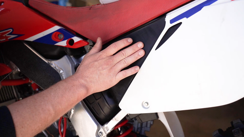 Black Air Box Guards 1995-1996 Honda CR250 Airbox Grip Tape Decal CR 250 250R - Video 1 di 1
