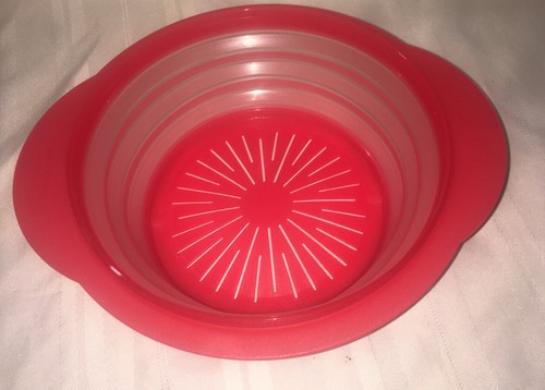 TUPPERWARE FLAT OUT COLANDER Max 2 Qt Easy Store Adjustable Size Strainer Drain - Picture 2 of 12