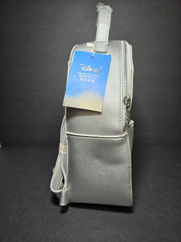 Mini Mochila Danielle Nicole X Disney Frozen 2 Plateada Metálica con pocos defectos Foto 4 de 4