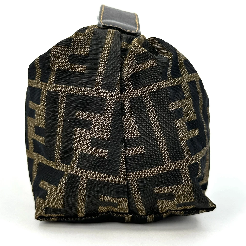 Auténtico bolso de tocador FENDI Zucca marrón nailon Foto 4 de 4