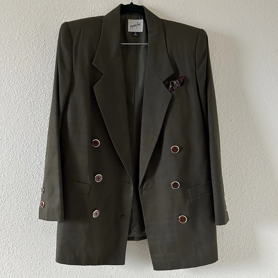 Conjunto de Traje Blazer Falda Plisada Jacquline Ferrar Para Mujer de Colección 10 Cuadros Academia Foto 2 de 4