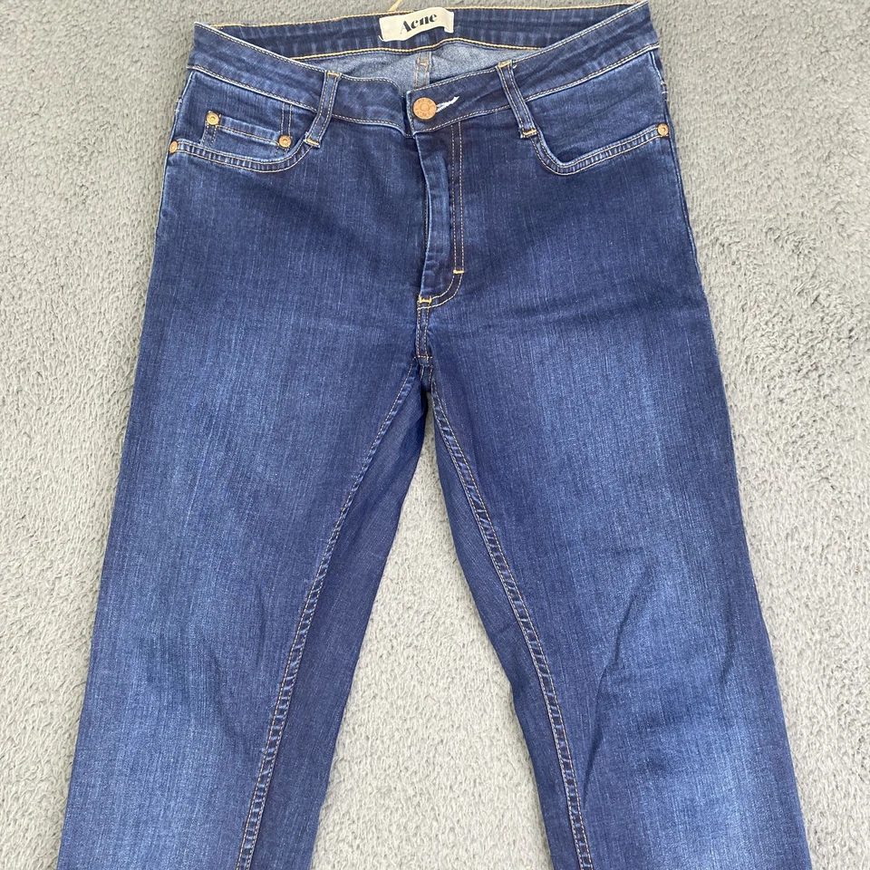 Pantalones de mezclilla para mujer Acné 28x32 azul flexible S azul verdadero elástico ajustados dobladillo crudo desgastados Foto 2 de 4